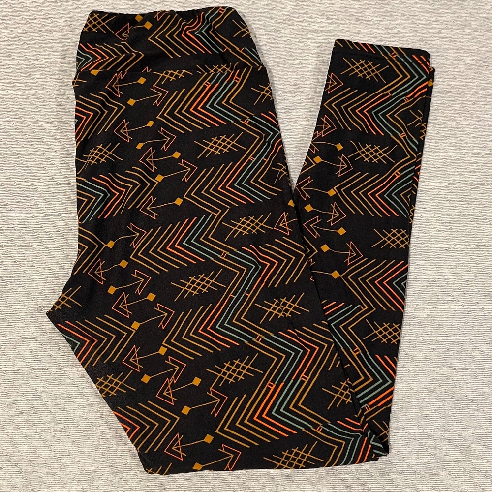 LuLaRoe TC Leggings - EUC - black with multi-colored arrow pattern